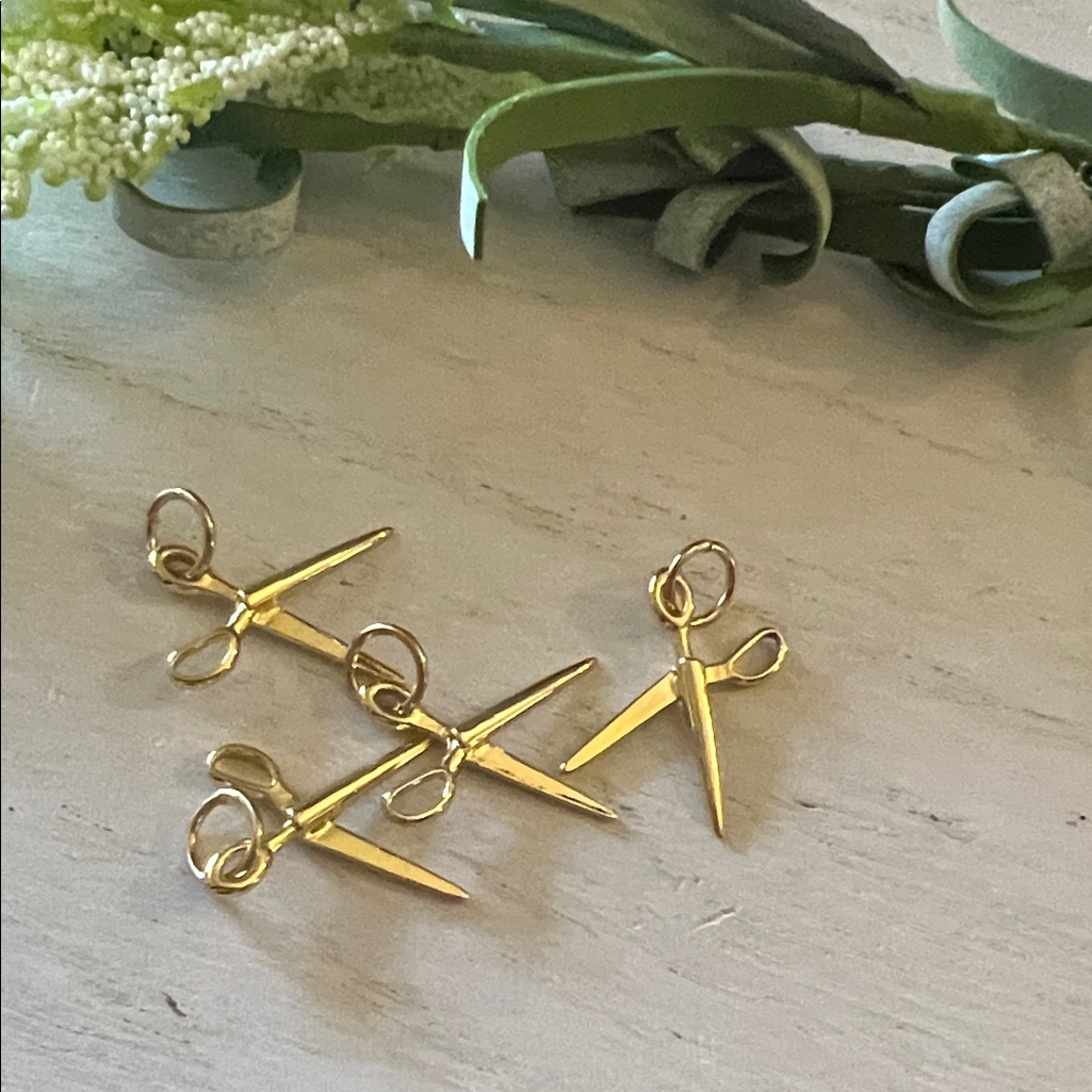 Oak&Ivy (4) Pack Scissors Pendant